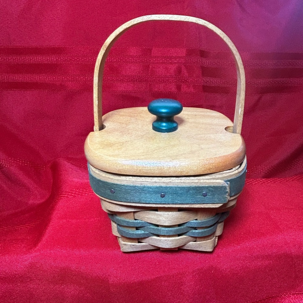 Vintage Longaberger Shamrock Basket with Lid & Handle- Green